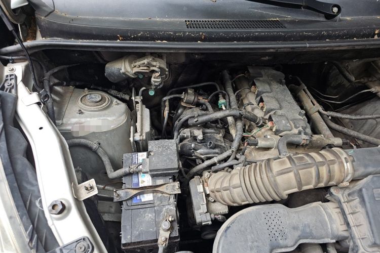 Used Wuling Rongguang V 2016 1.5L Standard Version Engine Bay Right