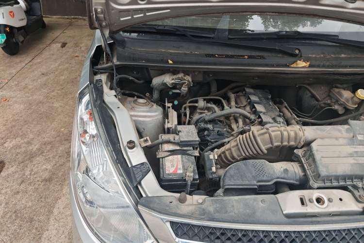 Used Wuling Rongguang V 2016 1.5L Practical Version Engine Bay Right