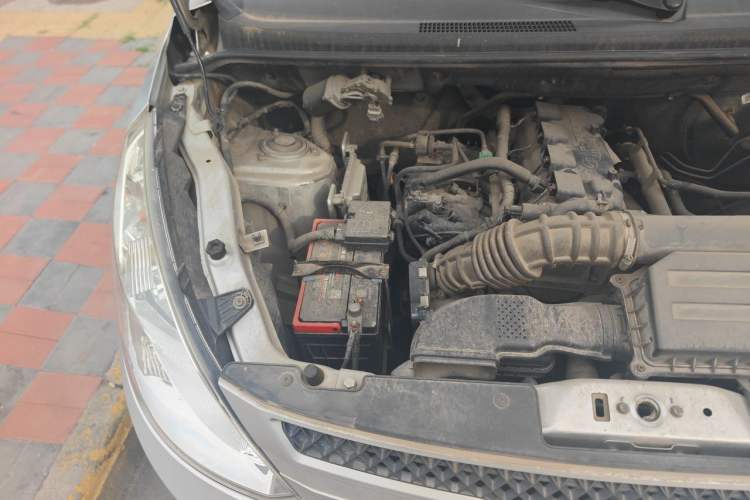 Used Wuling Rongguang V 2016 1.5L Practical Version Engine Bay Right