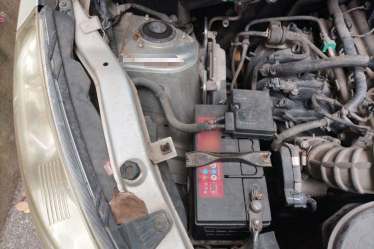 Used Wuling Rongguang V 2016 1.5L Standard Version Engine Bay Right