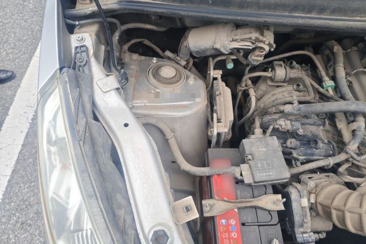 Used Wuling Rongguang V 2016 1.5L Standard Version Engine Bay Right