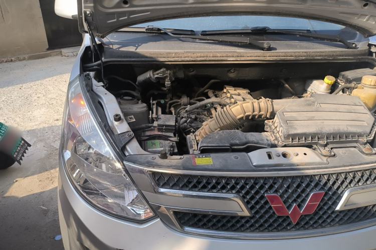 Used Wuling Rongguang V 2016 1.5L Standard Version Engine Bay Right