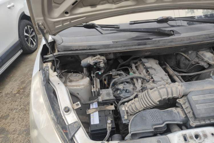Used Wuling Rongguang V 2016 1.5L Standard Version Engine Bay Right