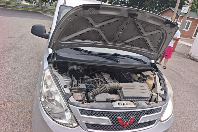 Used Wuling Rongguang V 2016 1.5L Practical Version Engine Bay Right