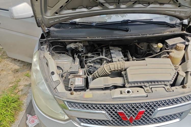 Used Wuling Rongguang V 2016 1.5L Standard Version Engine Bay Right