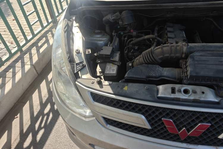Used Wuling Rongguang V 2016 1.5L Practical Version Engine Bay Right