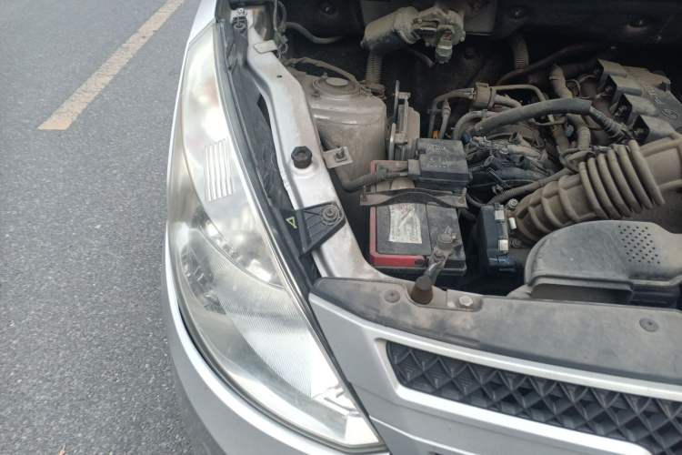 Used Wuling Rongguang V 2016 1.5L Practical Version Engine Bay Right