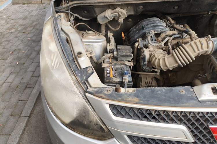 Used Wuling Rongguang V 2016 1.2L Practical Version Engine Bay Right