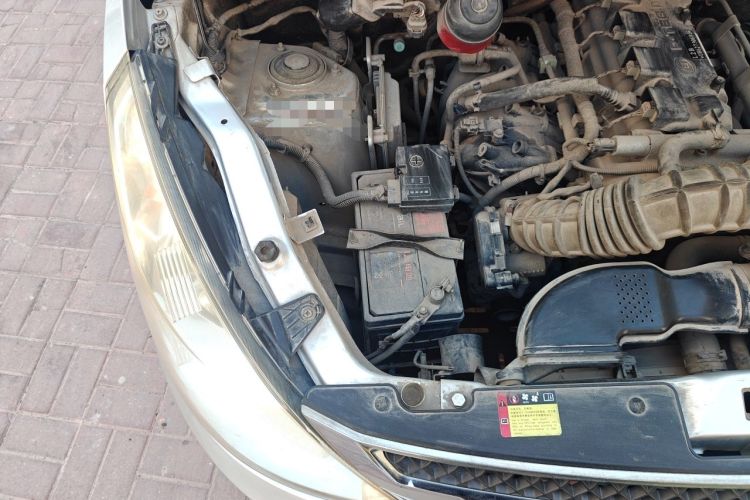 Used Wuling Rongguang V 2016 1.5L Standard Version Engine Bay Right