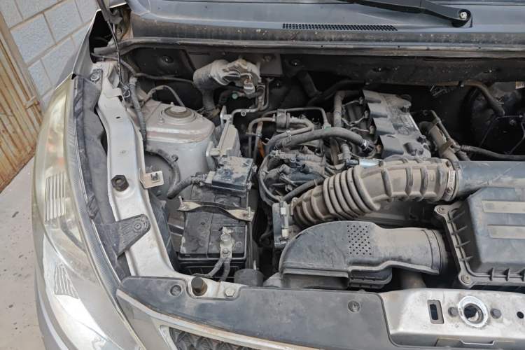 Used Wuling Rongguang V 2016 1.5L Standard Version Engine Bay Right