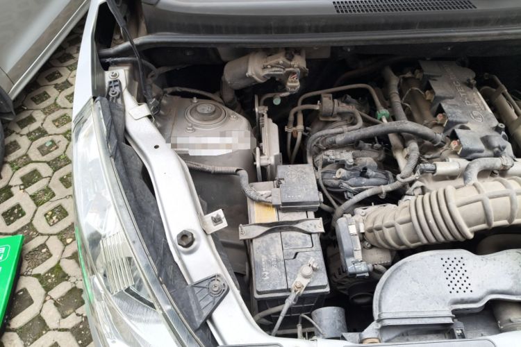 Used Wuling Rongguang V 2016 1.5L Standard Version Engine Bay Right