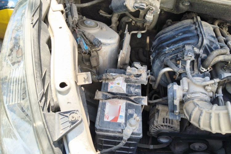 Used Wuling Rongguang V 2016 1.2L Practical Model Non-Power-Assisted Engine Bay Right