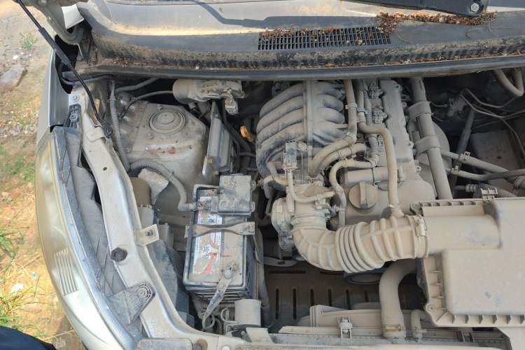 Used Wuling Rongguang V 2016 1.2L Standard Version Engine Bay Right