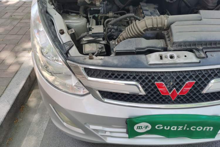 Used Wuling Rongguang V 2016 1.5L Standard Version Engine Bay Right