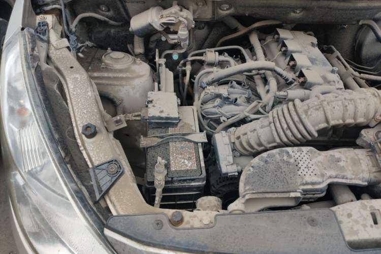 Used Wuling Rongguang V 2016 1.5L Standard Version Engine Bay Right