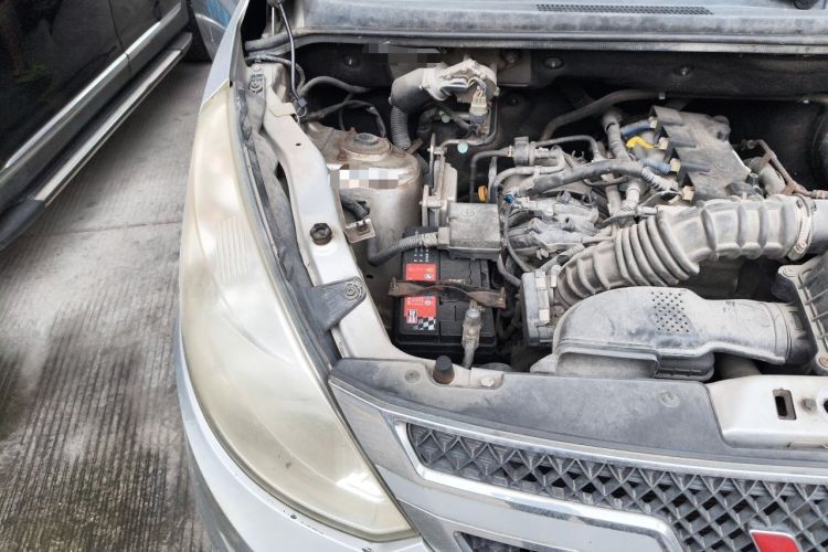 Used Wuling Rongguang V 2016 1.5L Standard Version Engine Bay Right