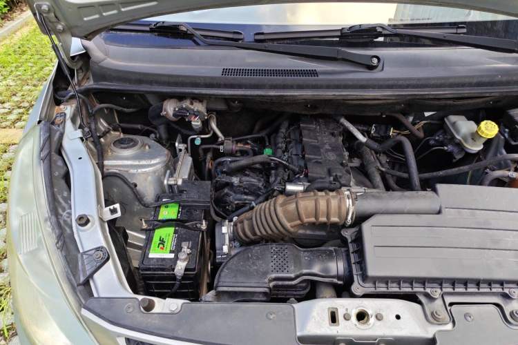 Used Wuling Rongguang V 2016 1.5L Practical Version Non-Power-Assisted Engine Bay Right