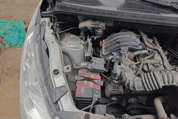 Used Wuling Rongguang V 2016 1.2L Standard Version Engine Bay Right