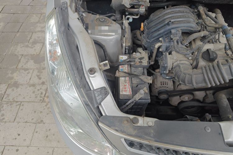 Used Wuling Rongguang V 2016 1.2L Practical Version Engine Bay Right