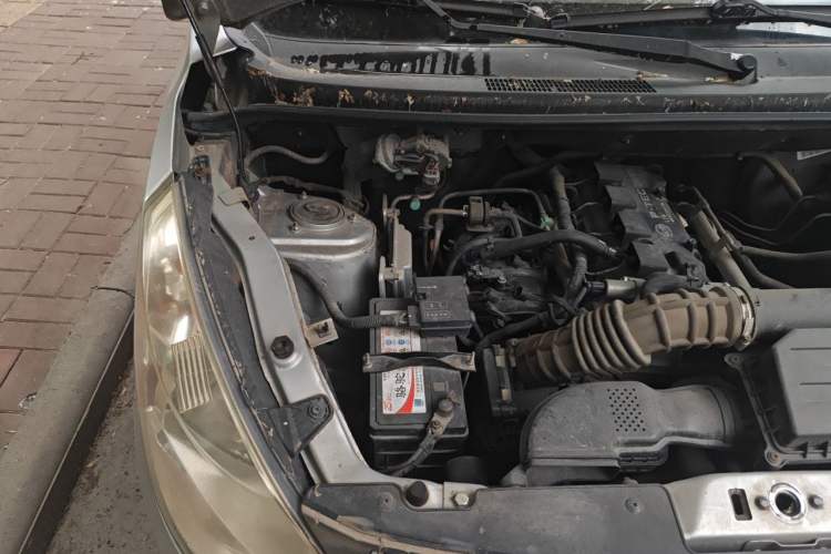 Used Wuling Rongguang V 2016 1.5L Standard Version Engine Bay Right