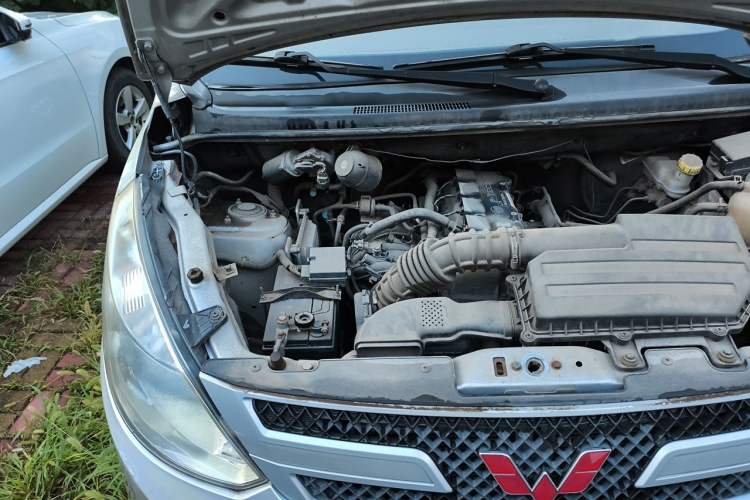 Used Wuling Rongguang V 2016 1.5L Practical Version Engine Bay Right
