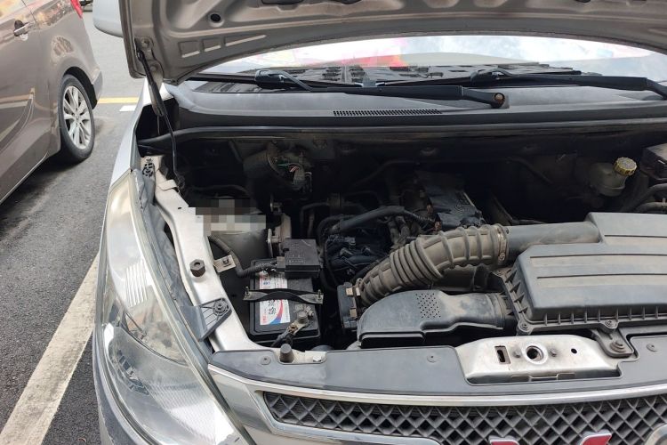 Used Wuling Rongguang V 2016 1.5L Standard Version Engine Bay Right