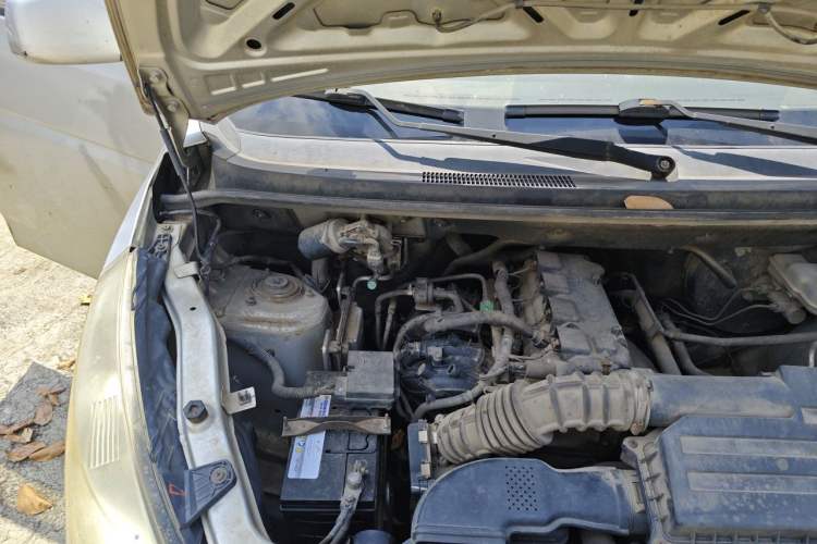 Used Wuling Rongguang V 2016 1.5L Standard Version Engine Bay Right