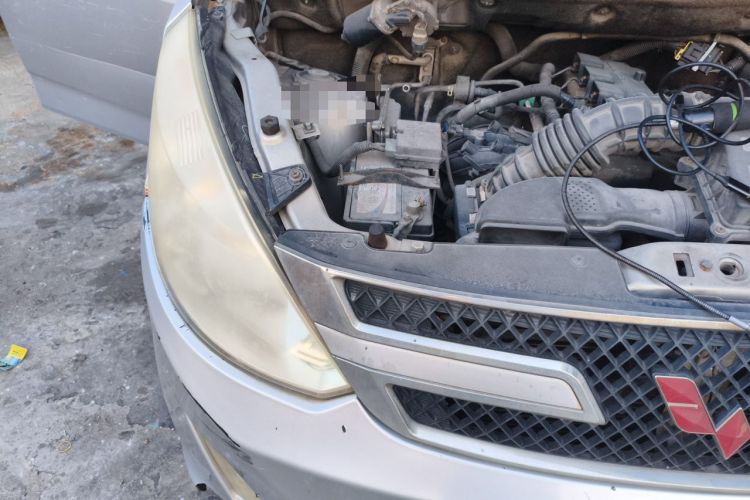 Used Wuling Rongguang V 2016 1.5L Standard Version Engine Bay Right