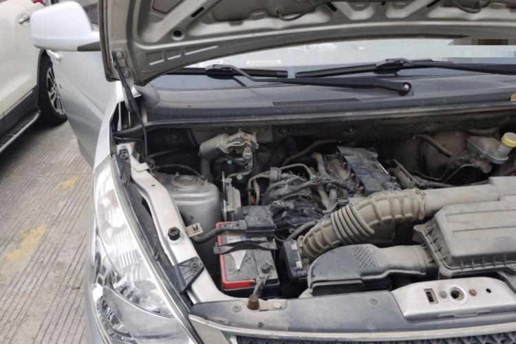 Used Wuling Rongguang V 2016 1.5L Standard Version Engine Bay Right