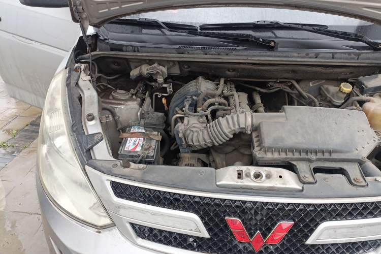Used Wuling Rongguang V 2016 1.2L Practical Version Engine Bay Right