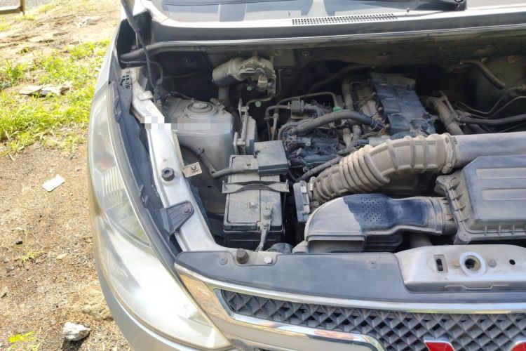 Used Wuling Rongguang V 2016 1.5L Standard Version Engine Bay Right