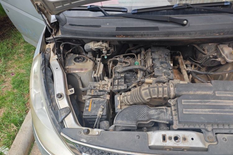 Used Wuling Rongguang V 2016 1.5L Standard Version Engine Bay Right