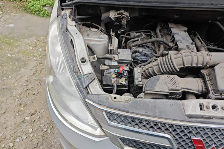 Used Wuling Rongguang V 2016 1.5L Standard Version Engine Bay Right