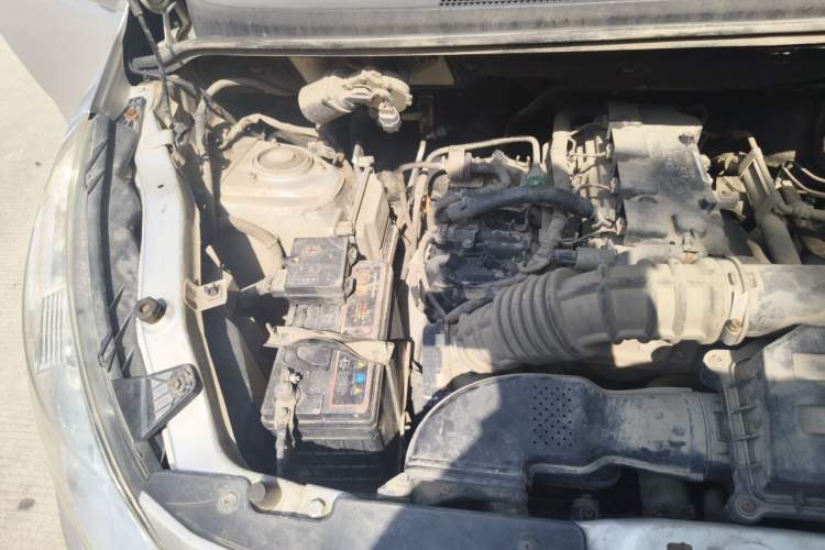 Used Wuling Rongguang V 2016 1.5L Practical Version Non-Power-Assisted Engine Bay Right