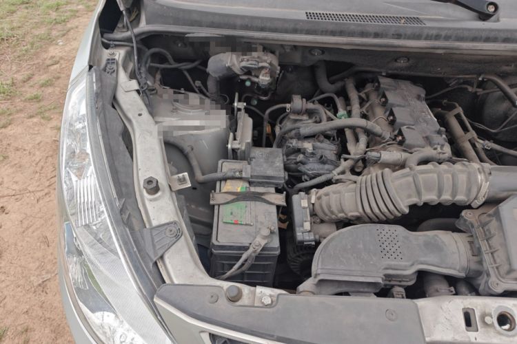 Used Wuling Rongguang V 2016 1.5L Practical Version Engine Bay Right