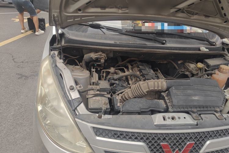 Used Wuling Rongguang V 2016 1.5L Practical Version Engine Bay Right