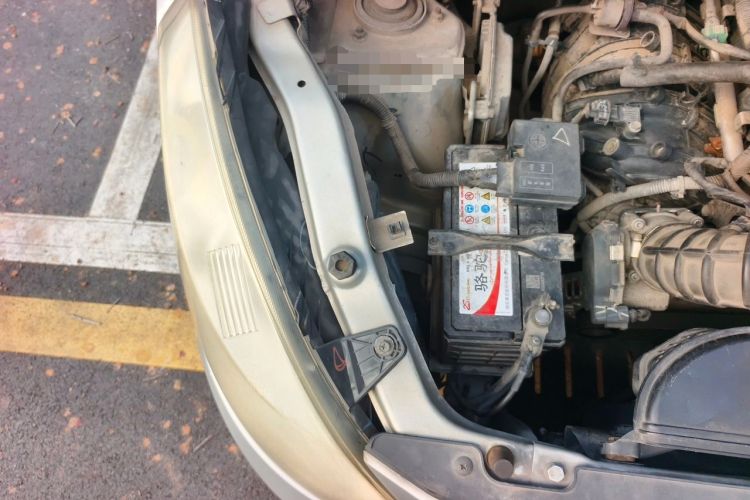 Used Wuling Rongguang V 2016 1.5L Practical Version Engine Bay Right