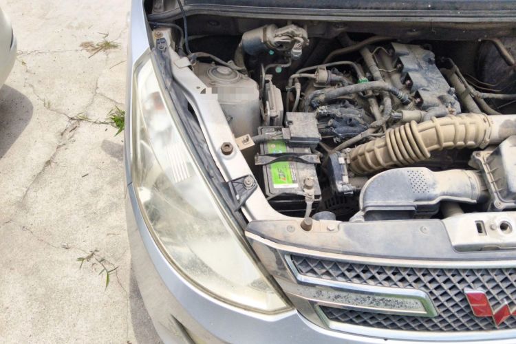 Used Wuling Rongguang V 2016 1.5L Standard Version Engine Bay Right