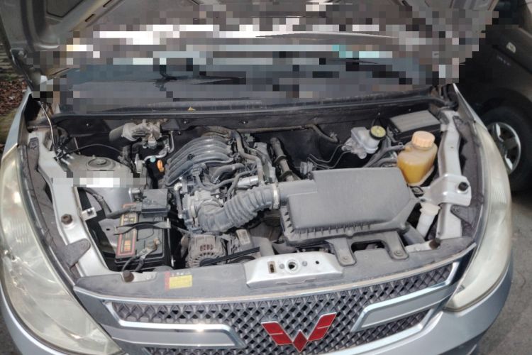 Used Wuling Rongguang V 2016 1.2L Standard Version Engine Bay