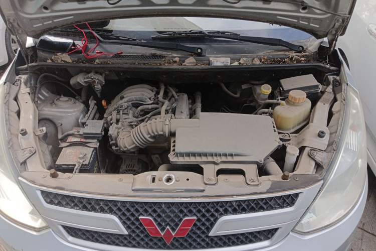 Used Wuling Rongguang V 2016 1.2L Practical Version Engine Bay