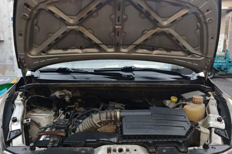 Used Wuling Rongguang V 2016 1.5L Practical Version Engine Bay