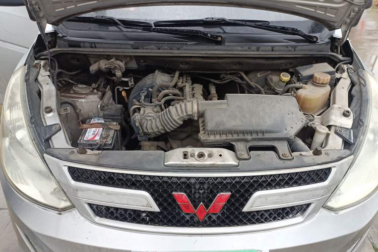 Used Wuling Rongguang V 2016 1.2L Practical Version Engine Bay