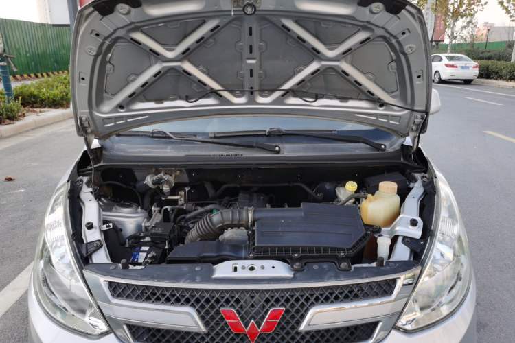 Used Wuling Rongguang V 2016 1.5L Standard Version Engine Bay