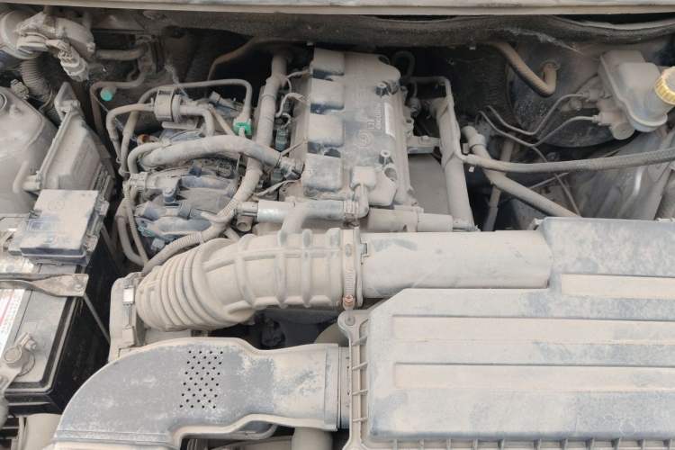 Used Wuling Rongguang V 2016 1.5L Practical Version Non-Power-Assisted Engine Bay