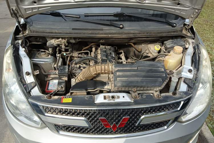 Used Wuling Rongguang V 2016 1.5L Standard Version Engine Bay