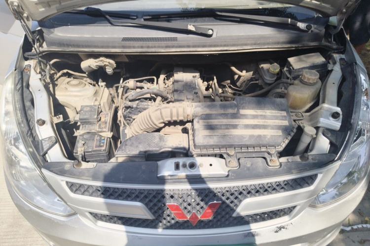 Used Wuling Rongguang V 2016 1.5L Practical Version Non-Power-Assisted Engine Bay