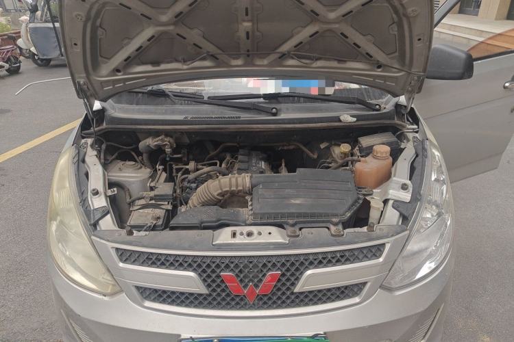 Used Wuling Rongguang V 2016 1.5L Practical Version Engine Bay