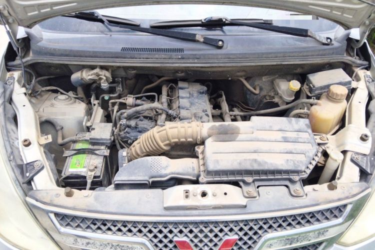 Used Wuling Rongguang V 2016 1.5L Standard Version Engine Bay