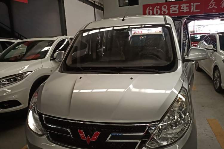 Used Wuling Rongguang V 2016 1.5L Standard Version Front