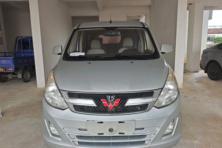 Used Wuling Rongguang V 2016 1.5L Standard Version Front